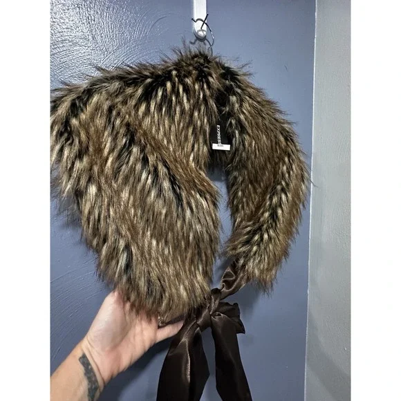 Express Faux Fur Shawl Scarf Wrap Luxury Dressy Classy - Picture 3 of 11